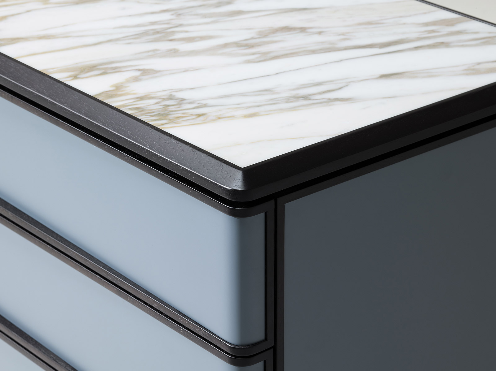 Oblique | Cabinet low